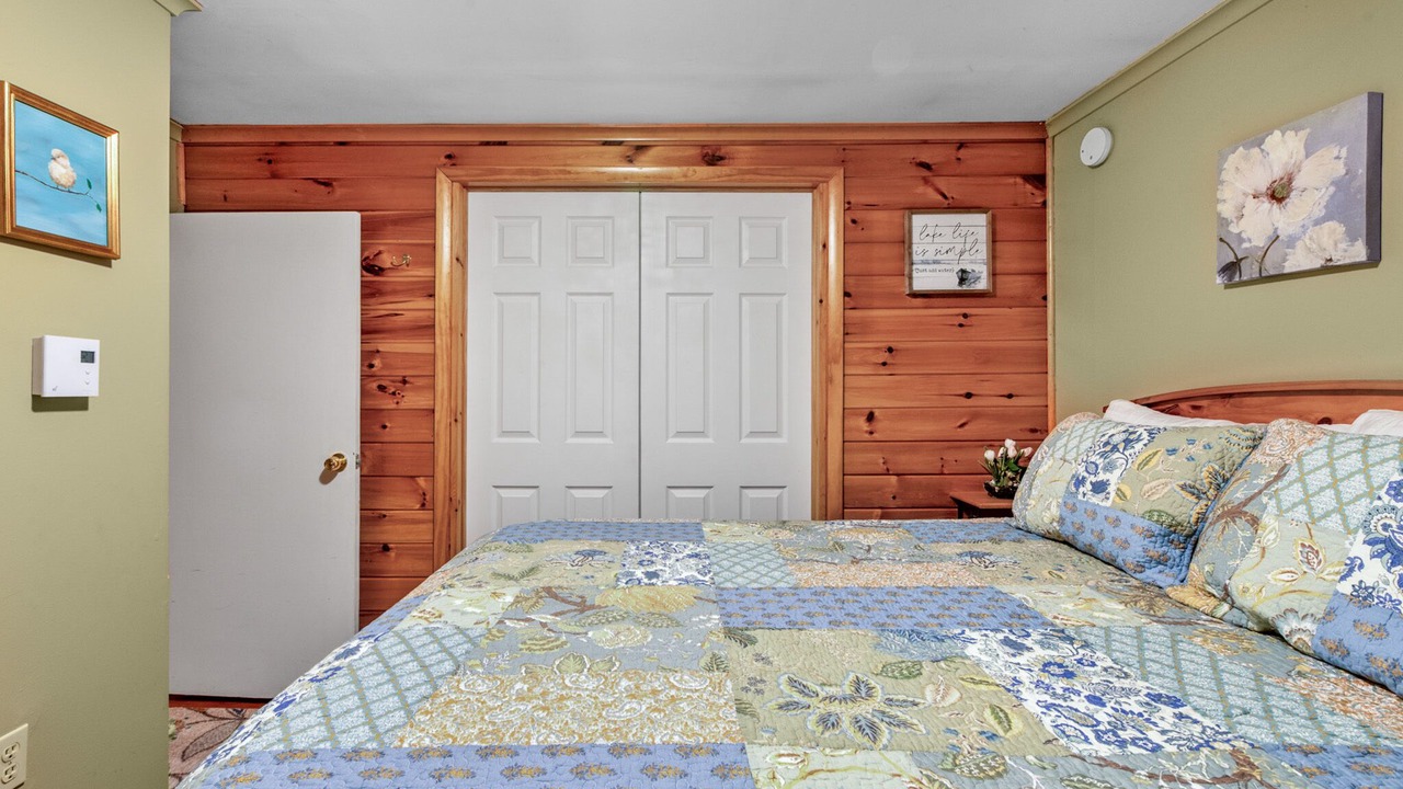 Photo of Bedroom in Lakeville