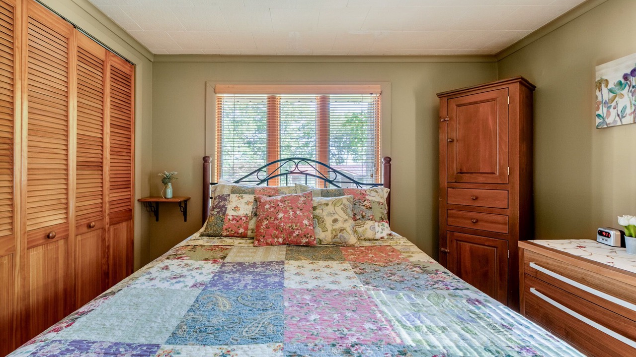 Photo of Bedroom in Lakeville