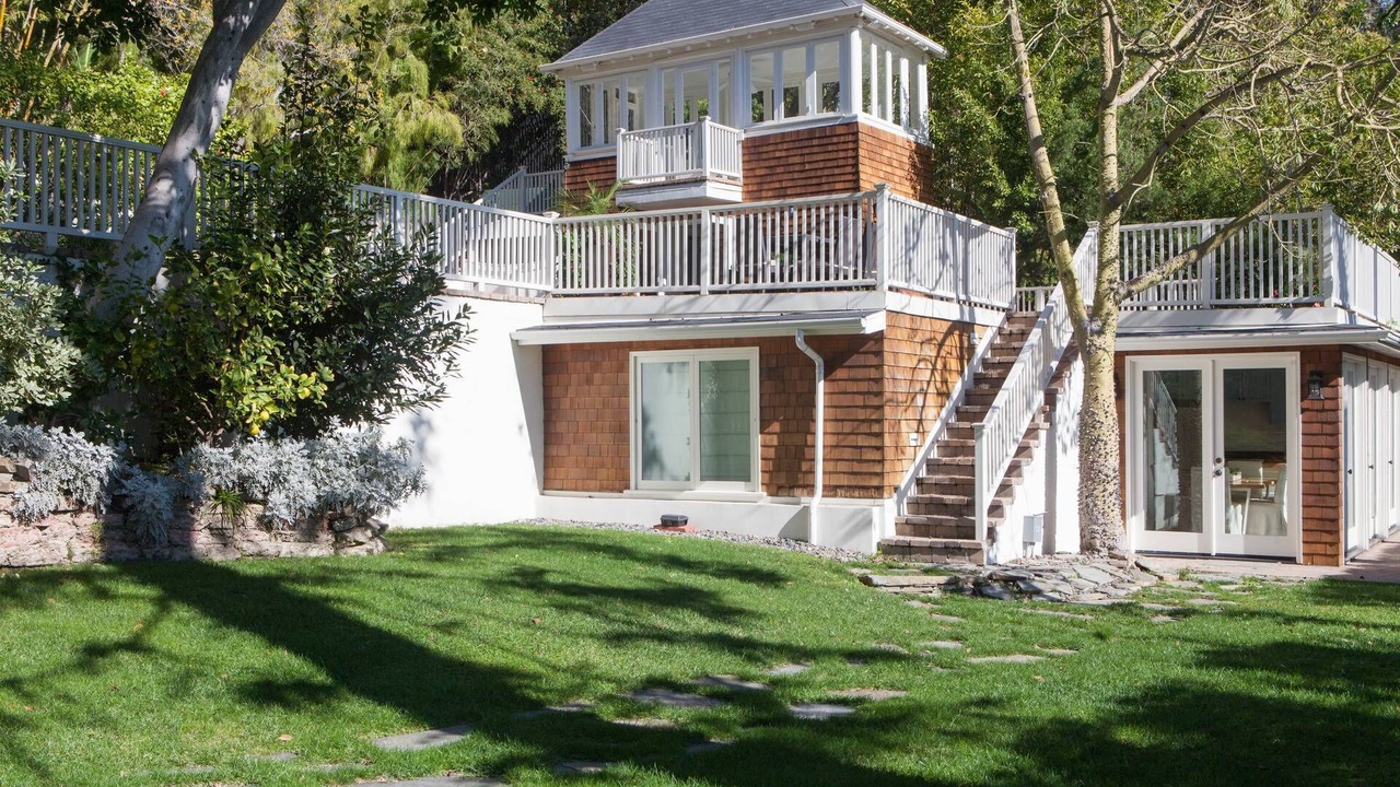 Photo of Outdoor in Hollywood Hills West