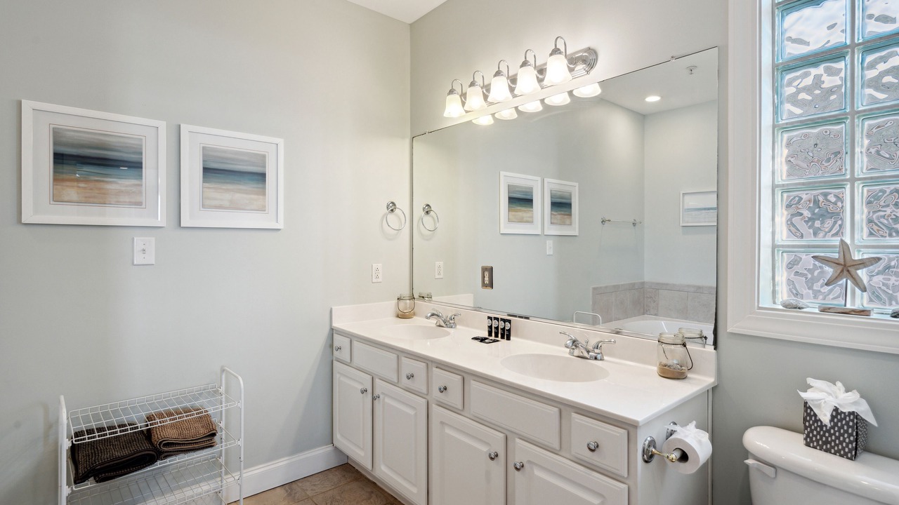 Photo of Bathroom in Sunset Point