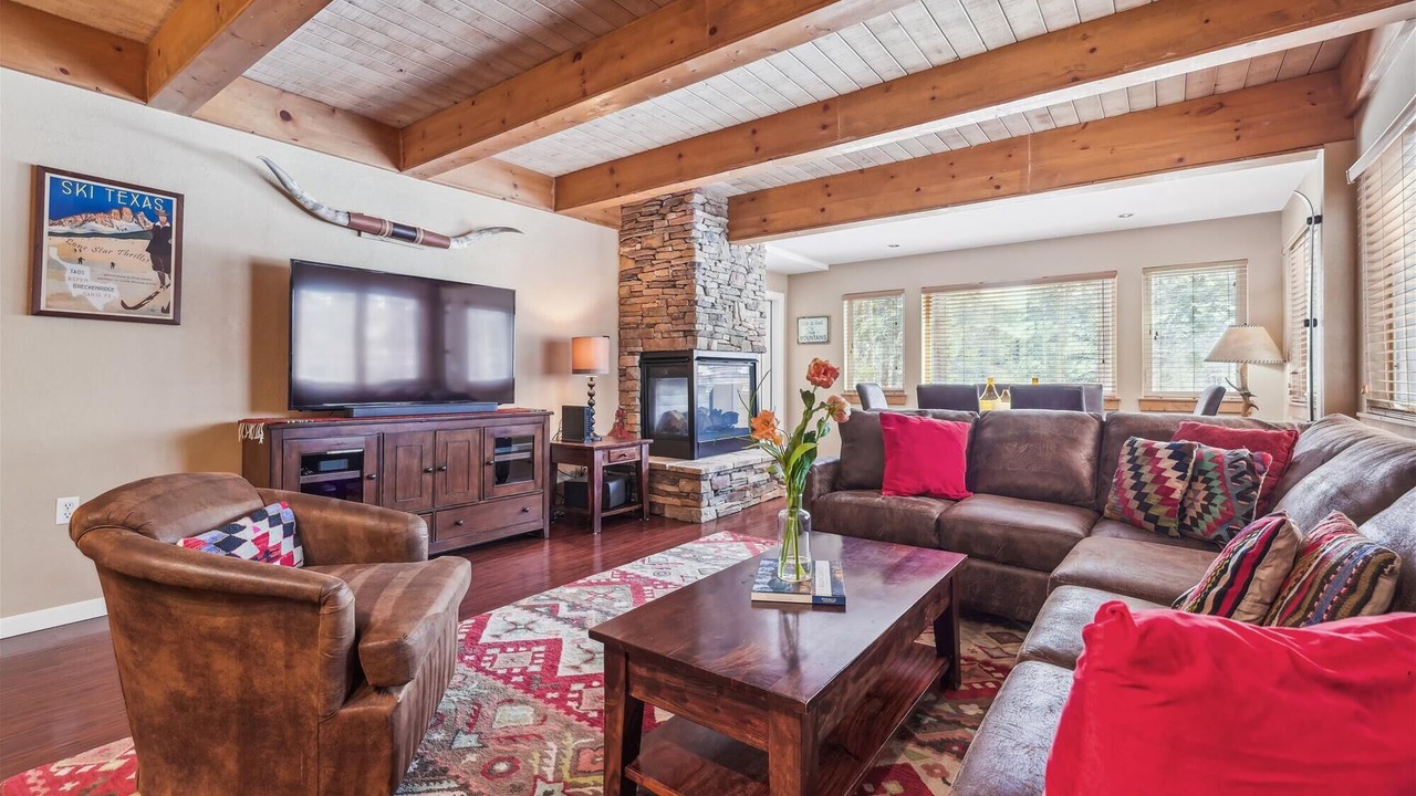Photo of Bedroom in Peak 9