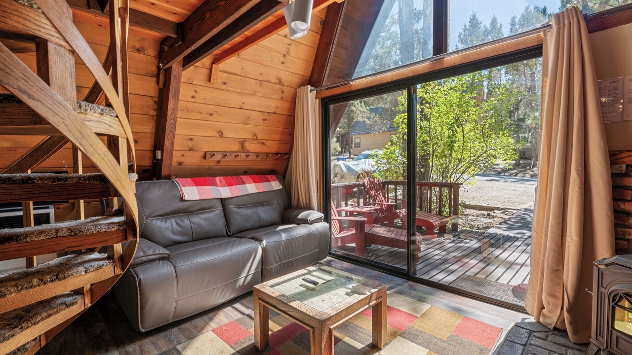 Photo of Livingroom in Big Bear City