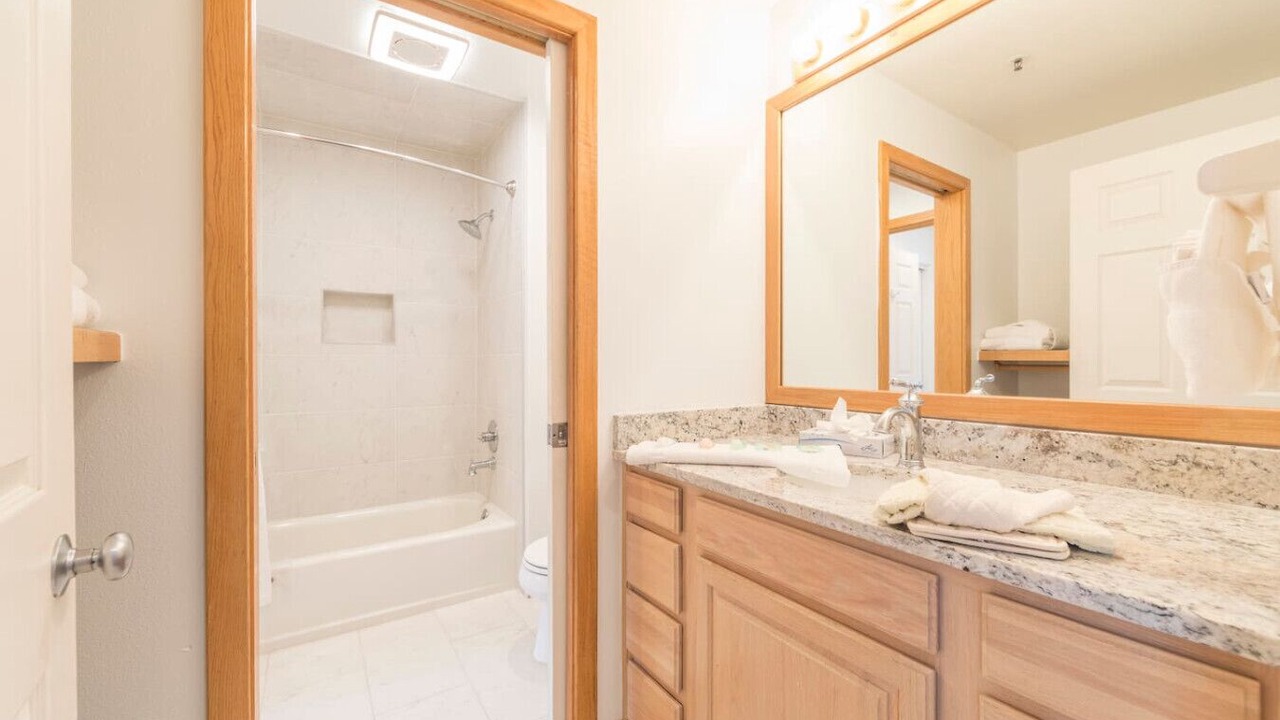 Photo of Bathroom in Lakeside Village