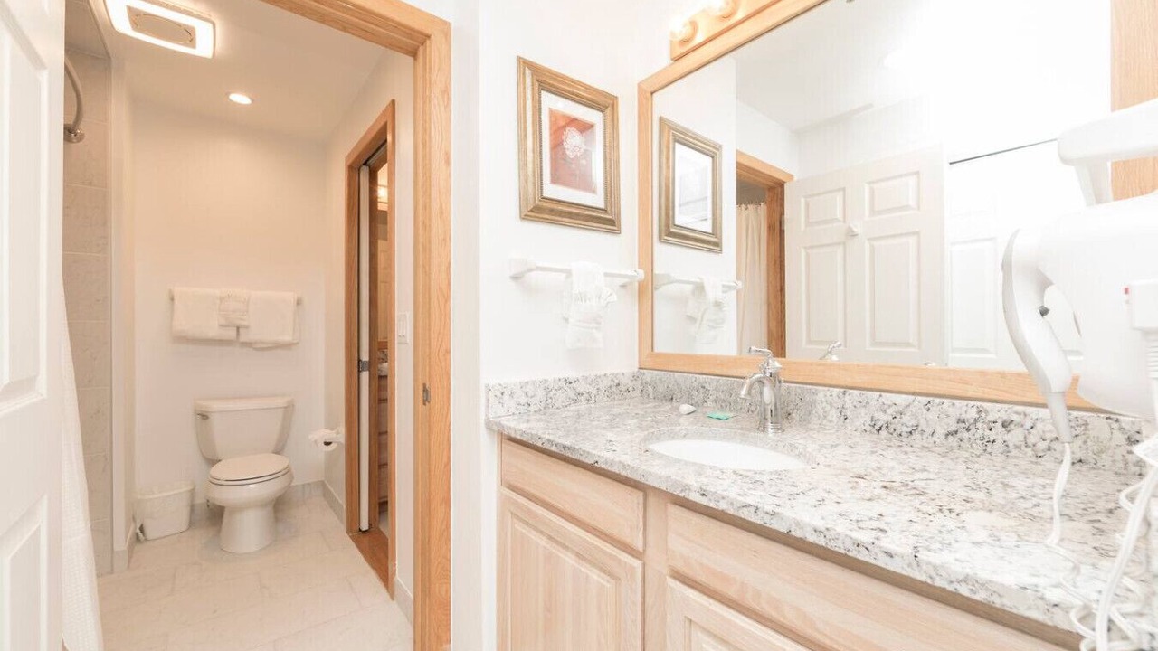 Photo of Bathroom in Lakeside Village