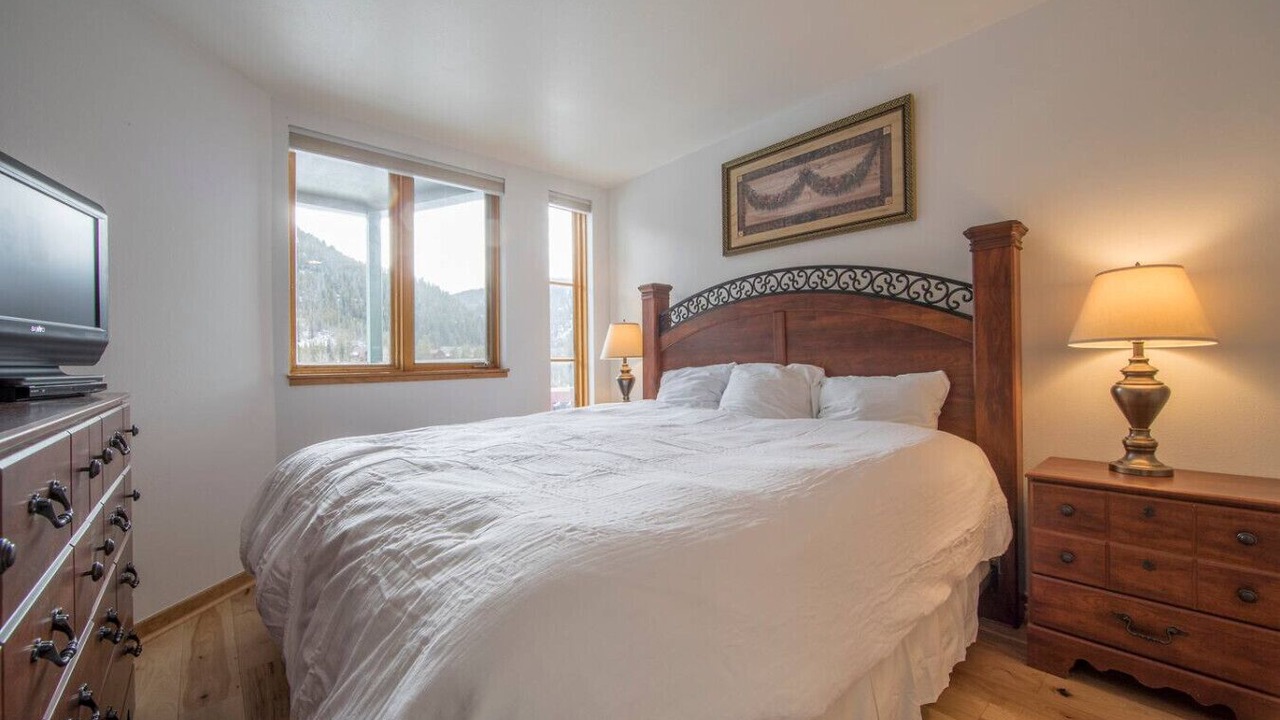 Photo of Bedroom in Lakeside Village