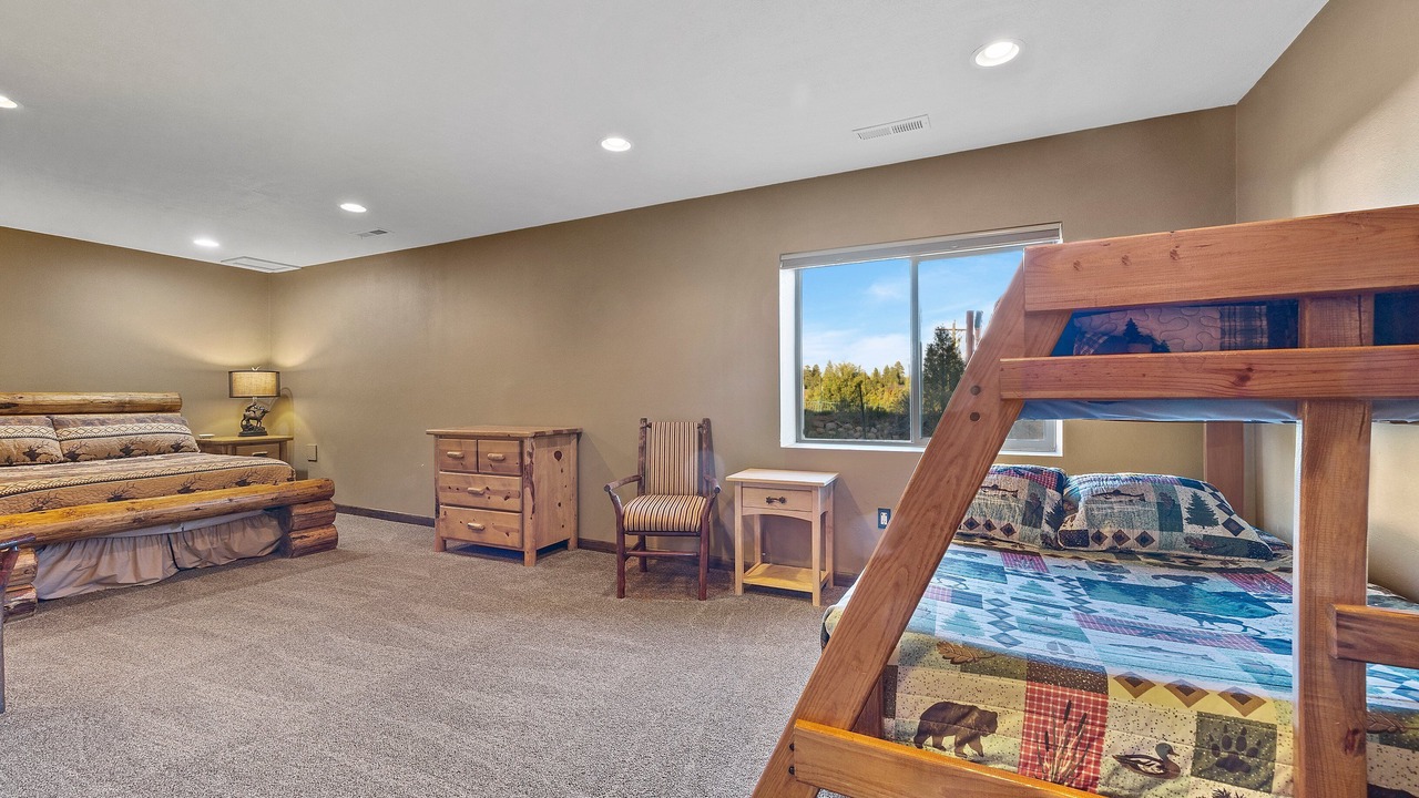 Photo of Bedroom in Mammoth Creek