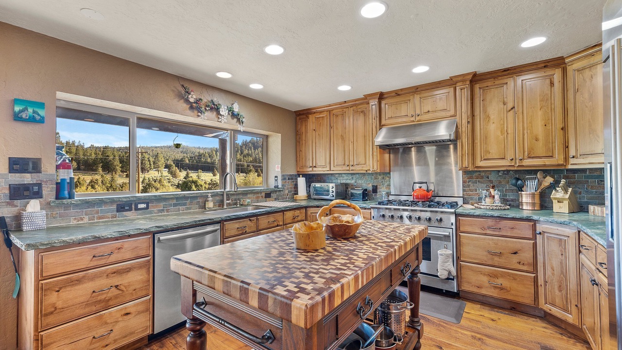 Photo of Kitchen in Mammoth Creek
