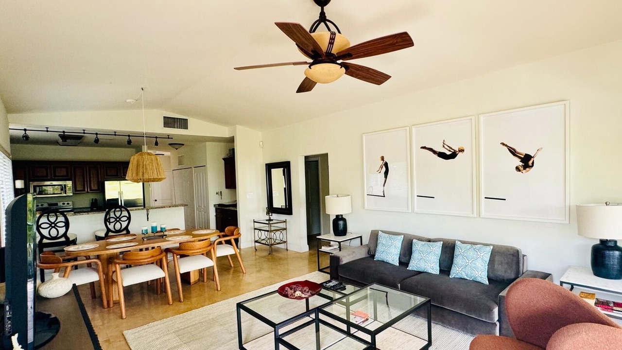 Photo of Livingroom in West Bay