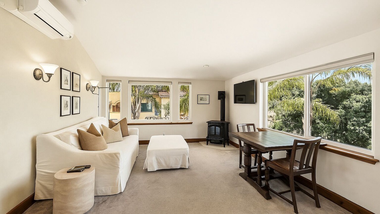 Photo of Livingroom in West Beach