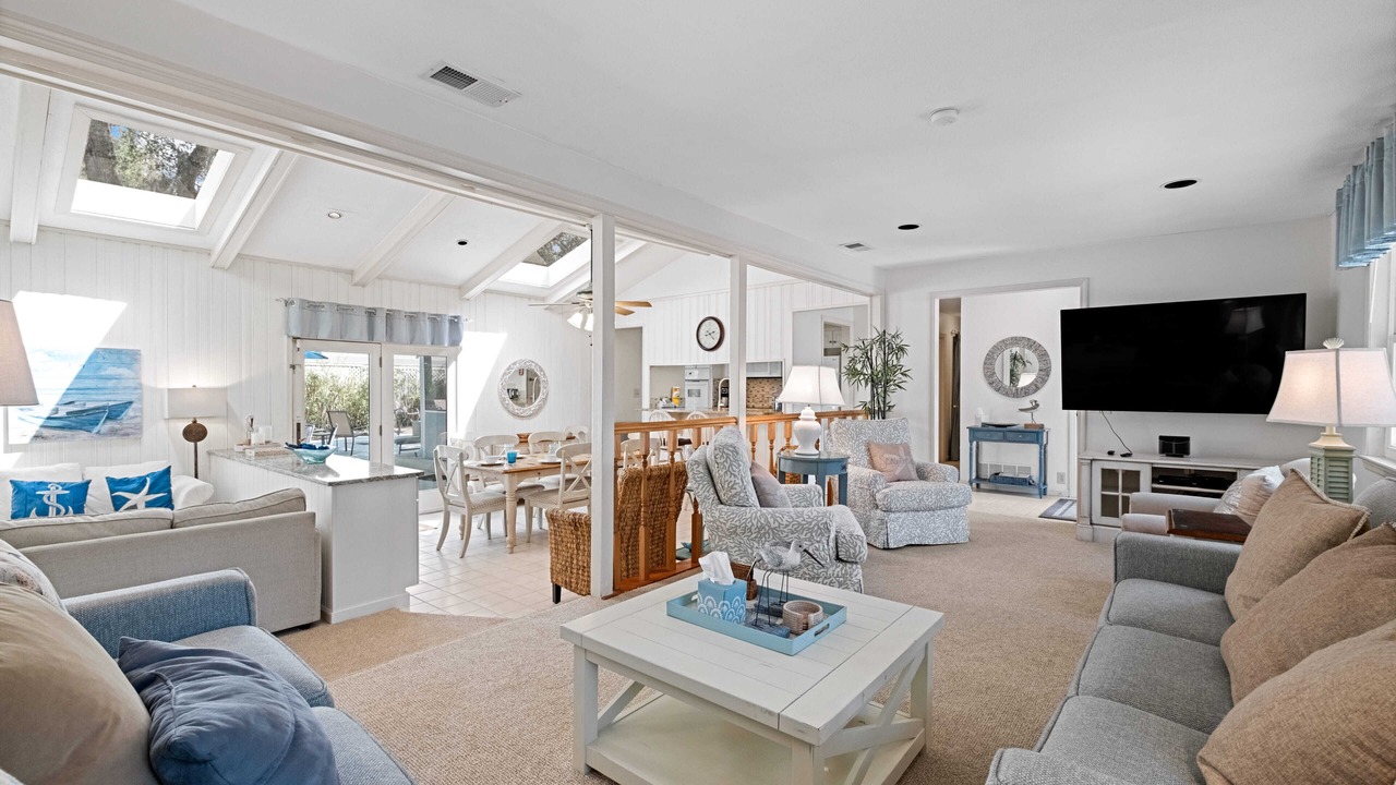 Photo of Livingroom in North Forest Beach