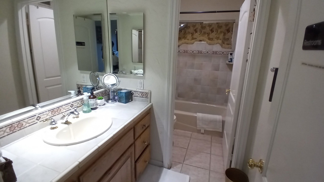 Photo of Bathroom in Canyon Lake