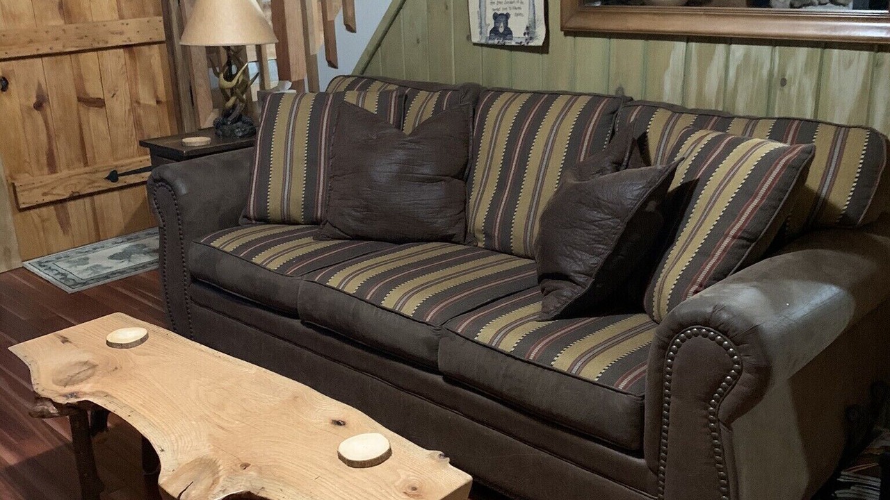 Photo of Livingroom in Sugar Grove