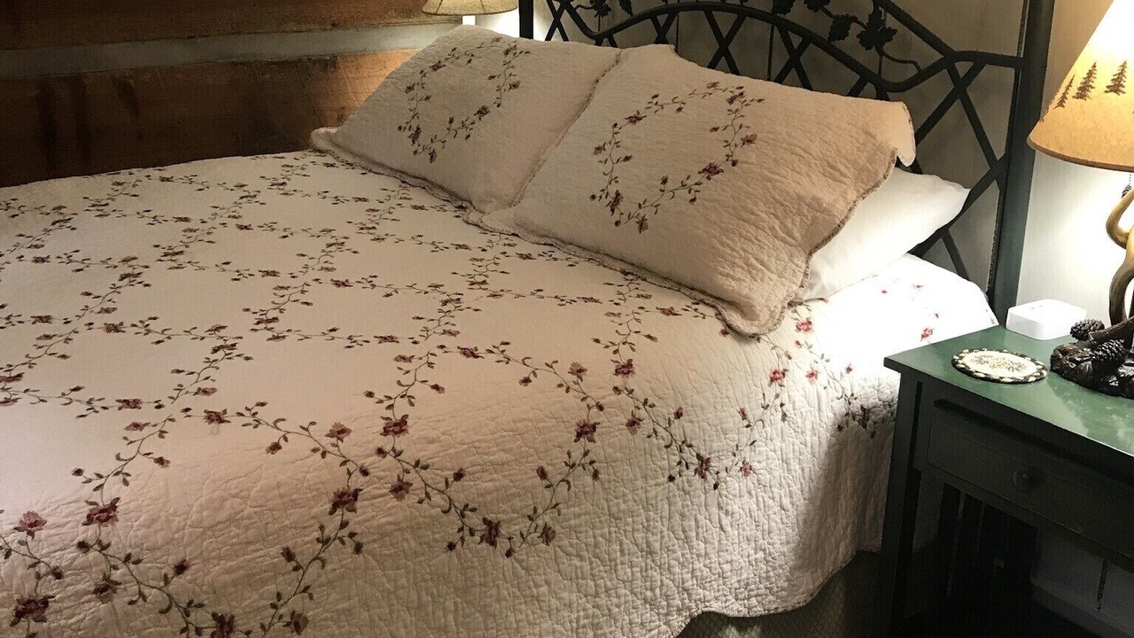 Photo of Bedroom in Sugar Grove