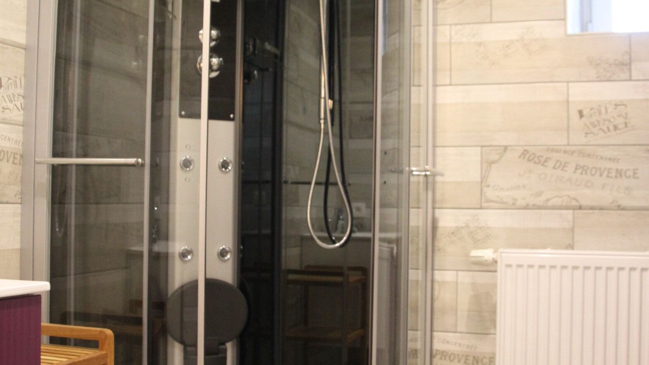 Photo of Bathroom in Izel