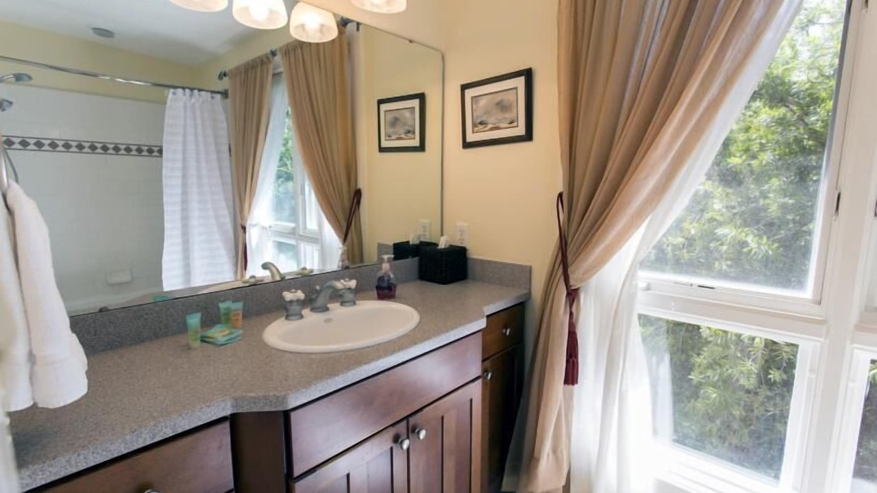 Photo of Bathroom in Beach Institute