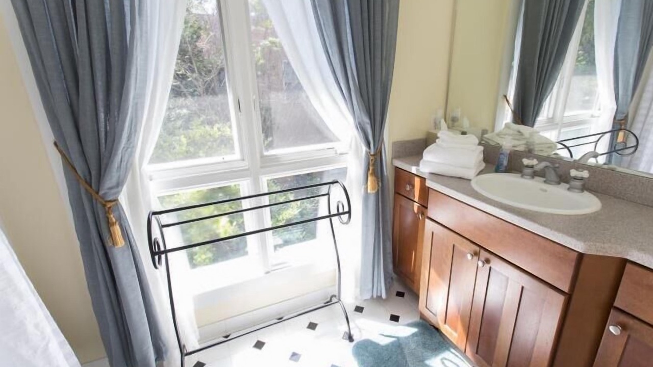 Photo of Bathroom in Beach Institute