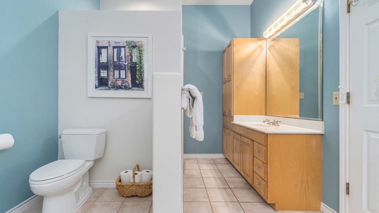 Photo of Bathroom in High Oaks