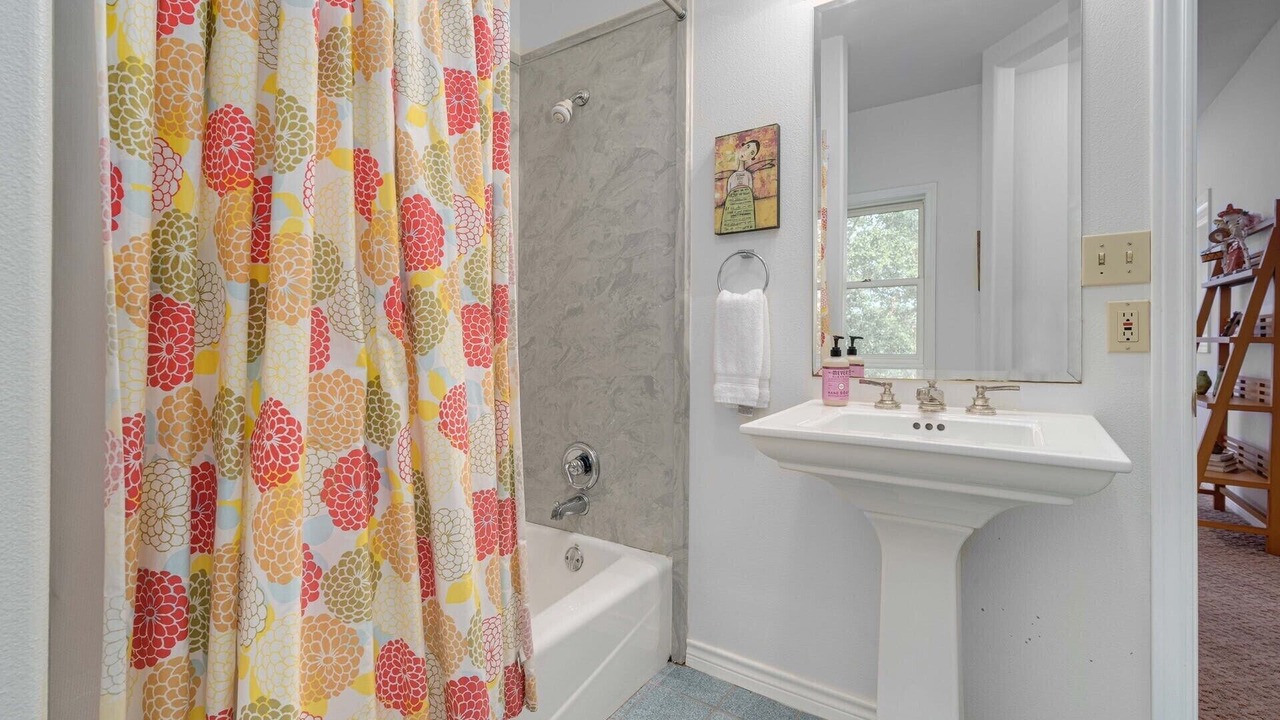 Photo of Bathroom in High Oaks