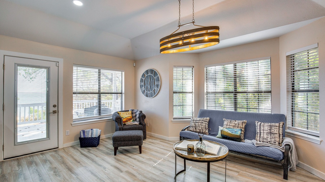 Photo of Livingroom in Kingston