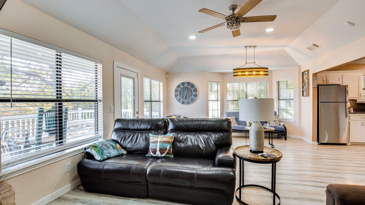 Photo of Livingroom in Kingston