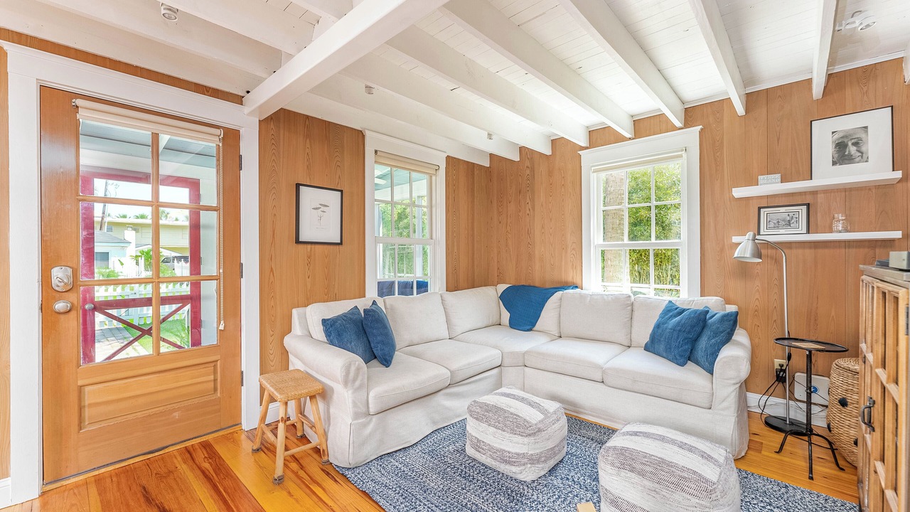 Photo of Livingroom in Savannah Beach