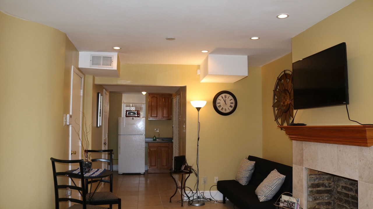 Photo of Livingroom in Truxton Circle