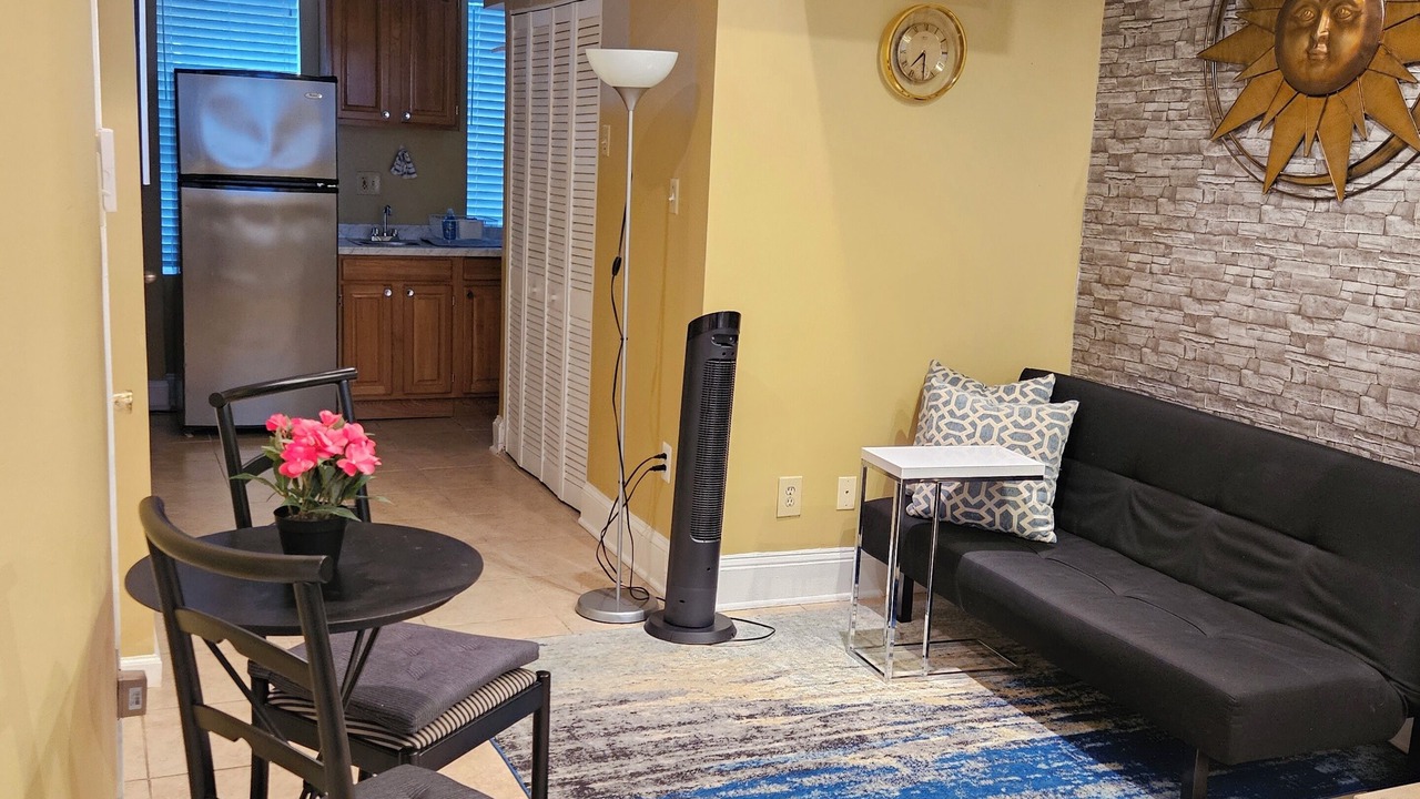 Photo of Livingroom in Truxton Circle