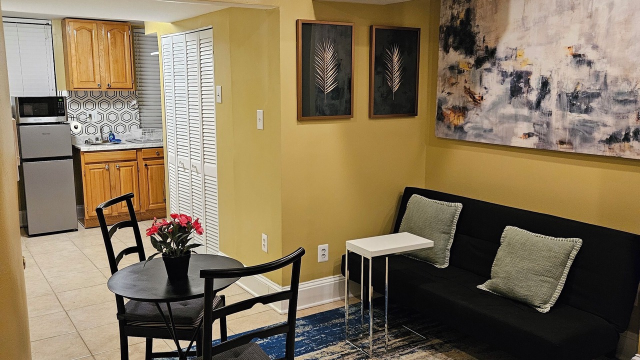 Photo of Livingroom in Truxton Circle