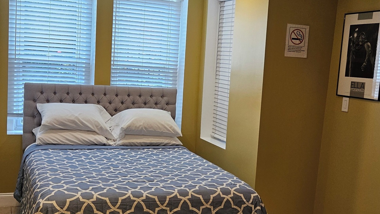 Photo of Bedroom in Truxton Circle