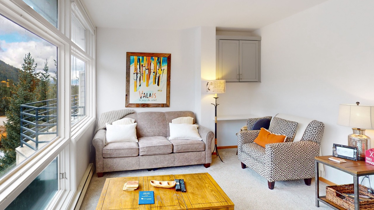 Photo of Livingroom in River Run