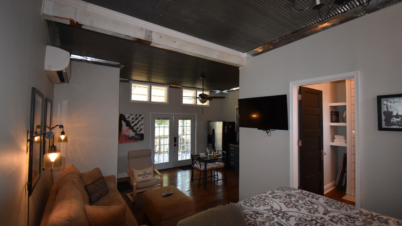 Photo of Bedroom in South Main Historic District