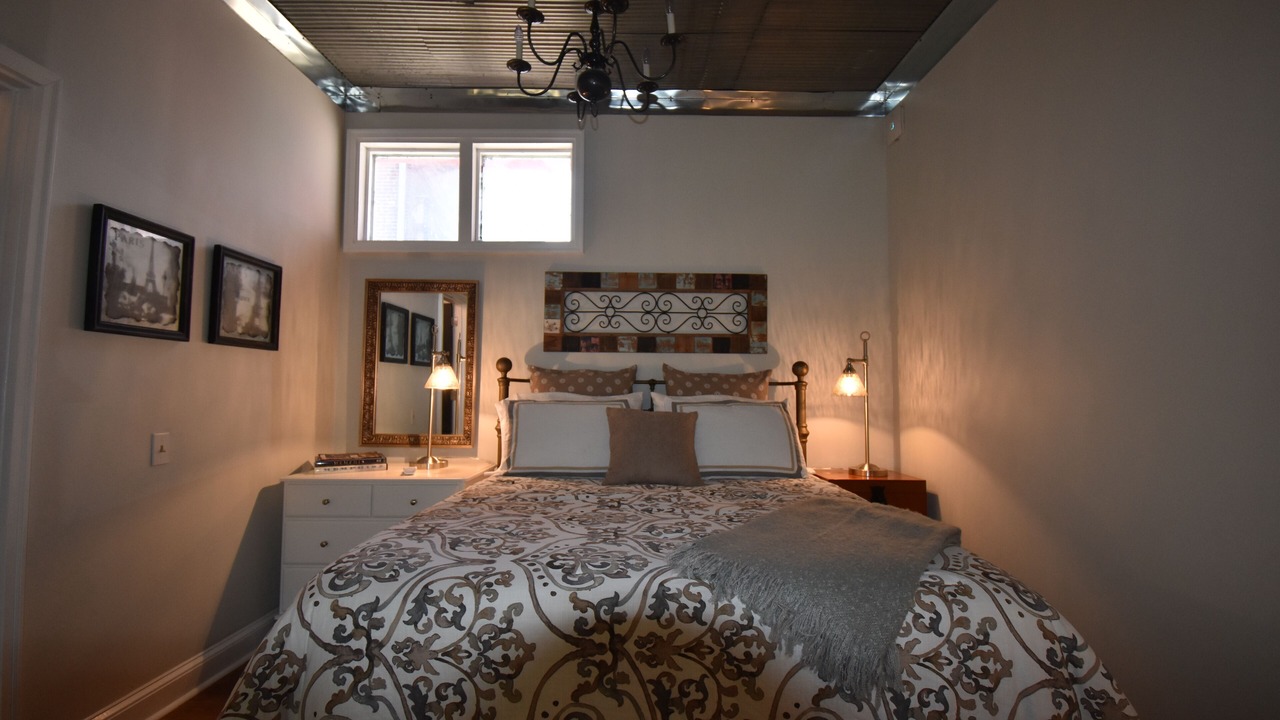 Photo of Bedroom in South Main Historic District