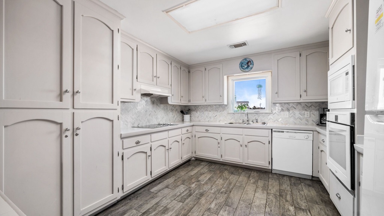Photo of Kitchen in Surf Side Shores