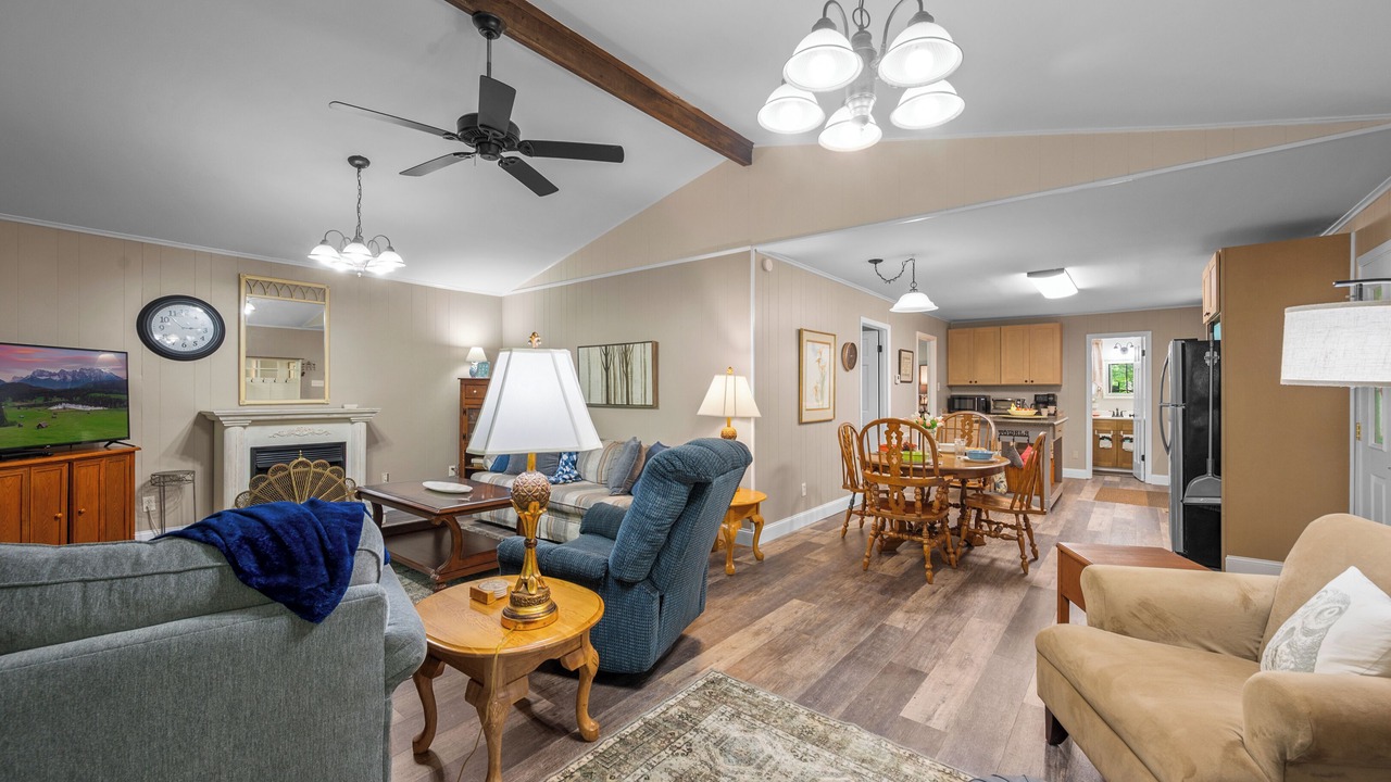Photo of Livingroom in Townsend