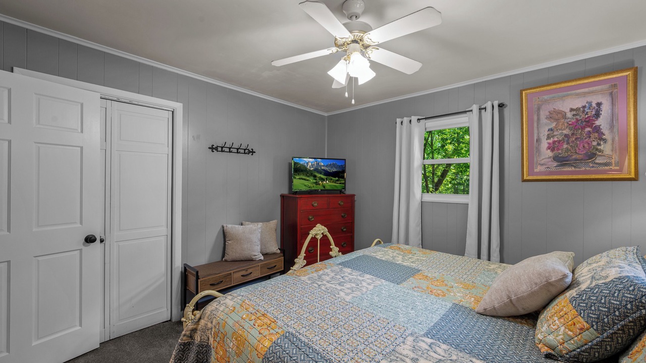 Photo of Bedroom in Townsend