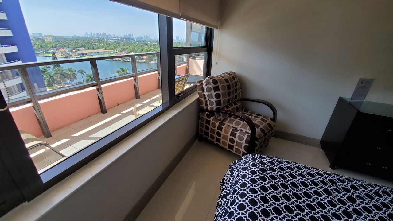 Photo of Bedroom in Mid Beach