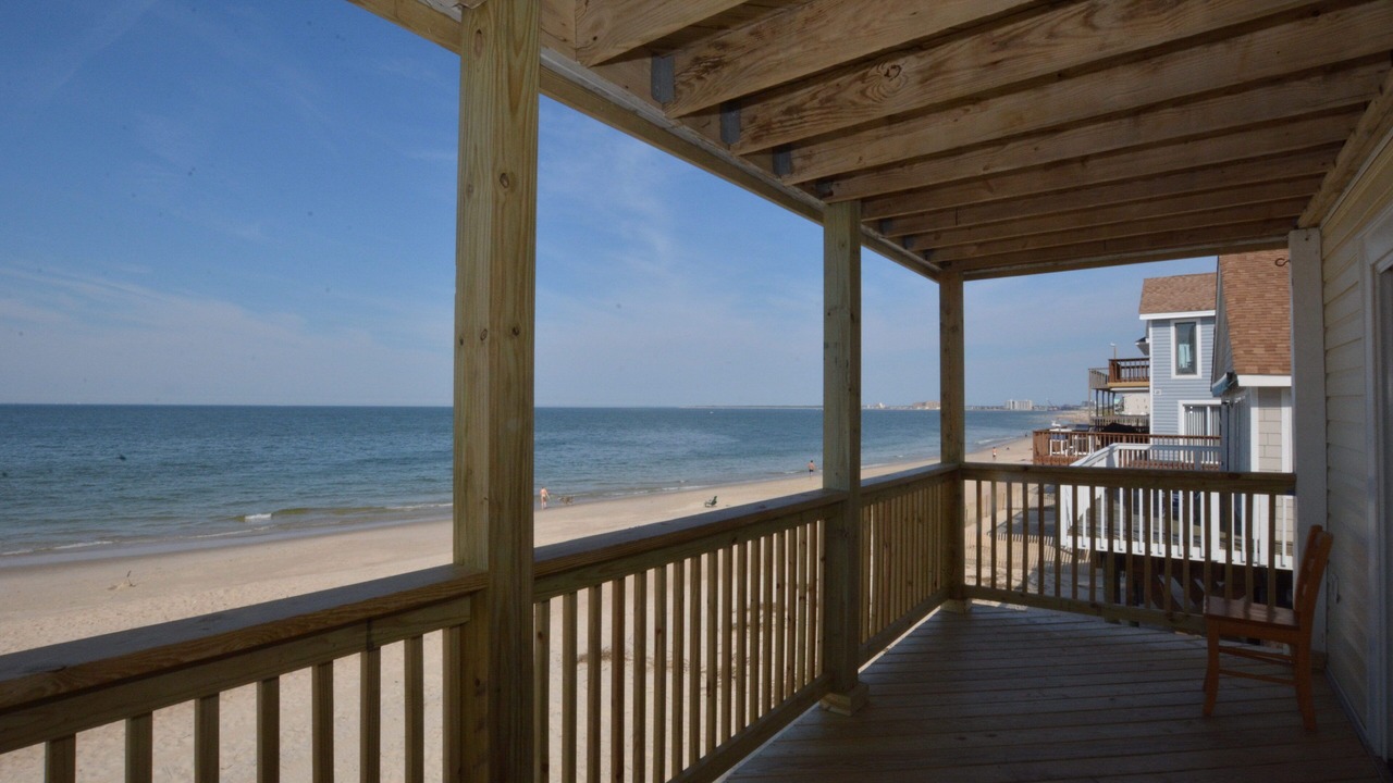 Photo of Patio Balcony in Chic's Beach
