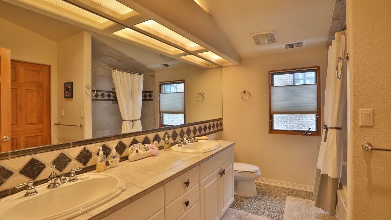 Photo of Bathroom in University Park