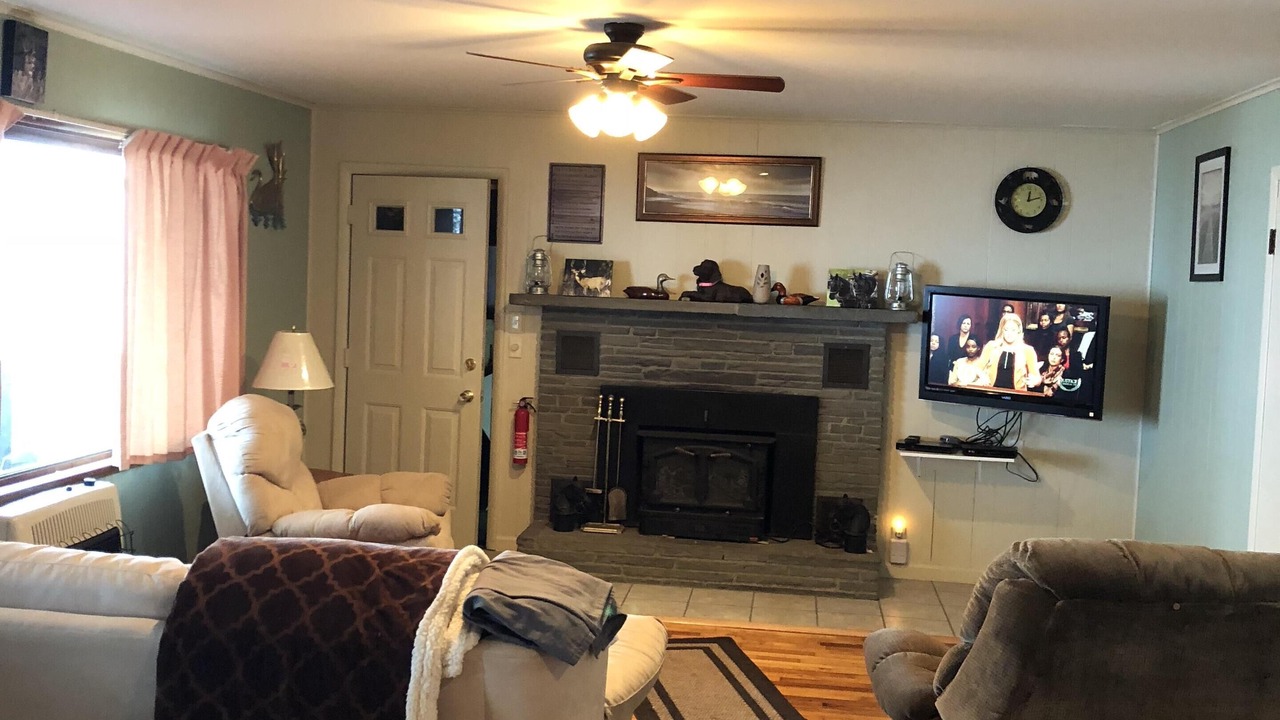 Photo of Livingroom in Town of Torrey