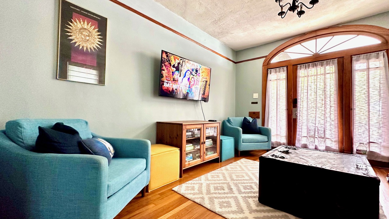 Photo of Livingroom in Mid-City