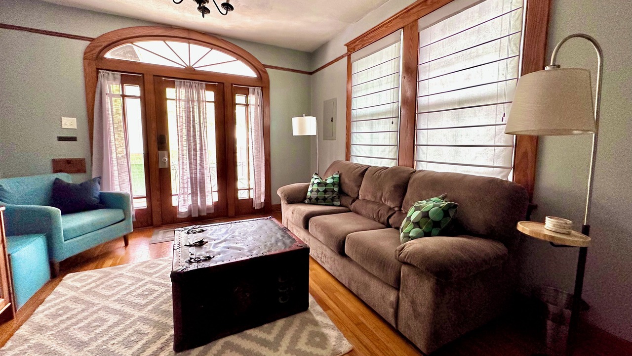Photo of Livingroom in Mid-City