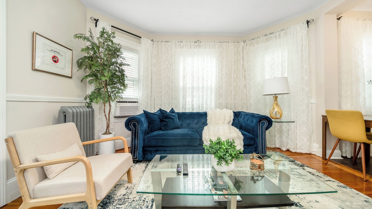 Photo of Livingroom in Meeting House Hill