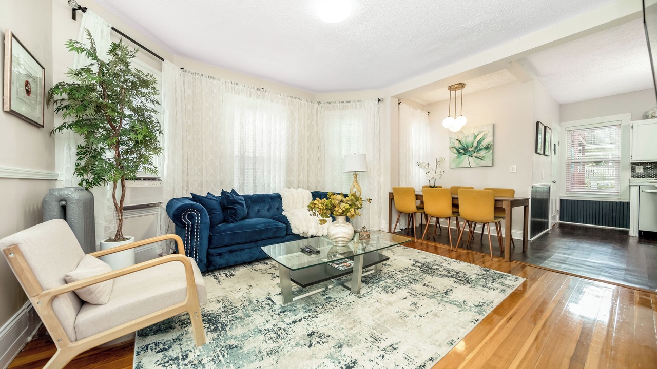 Photo of Livingroom in Meeting House Hill