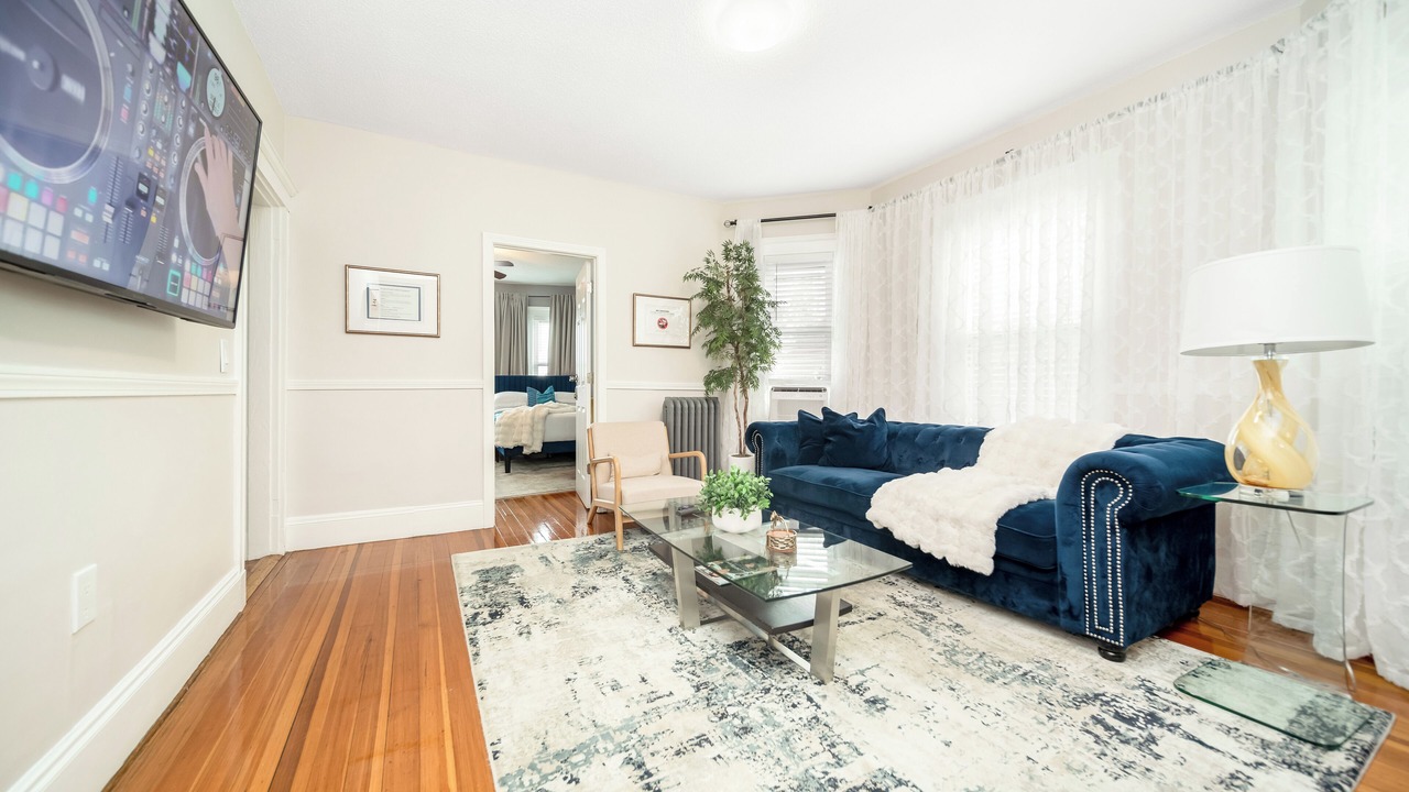 Photo of Livingroom in Meeting House Hill