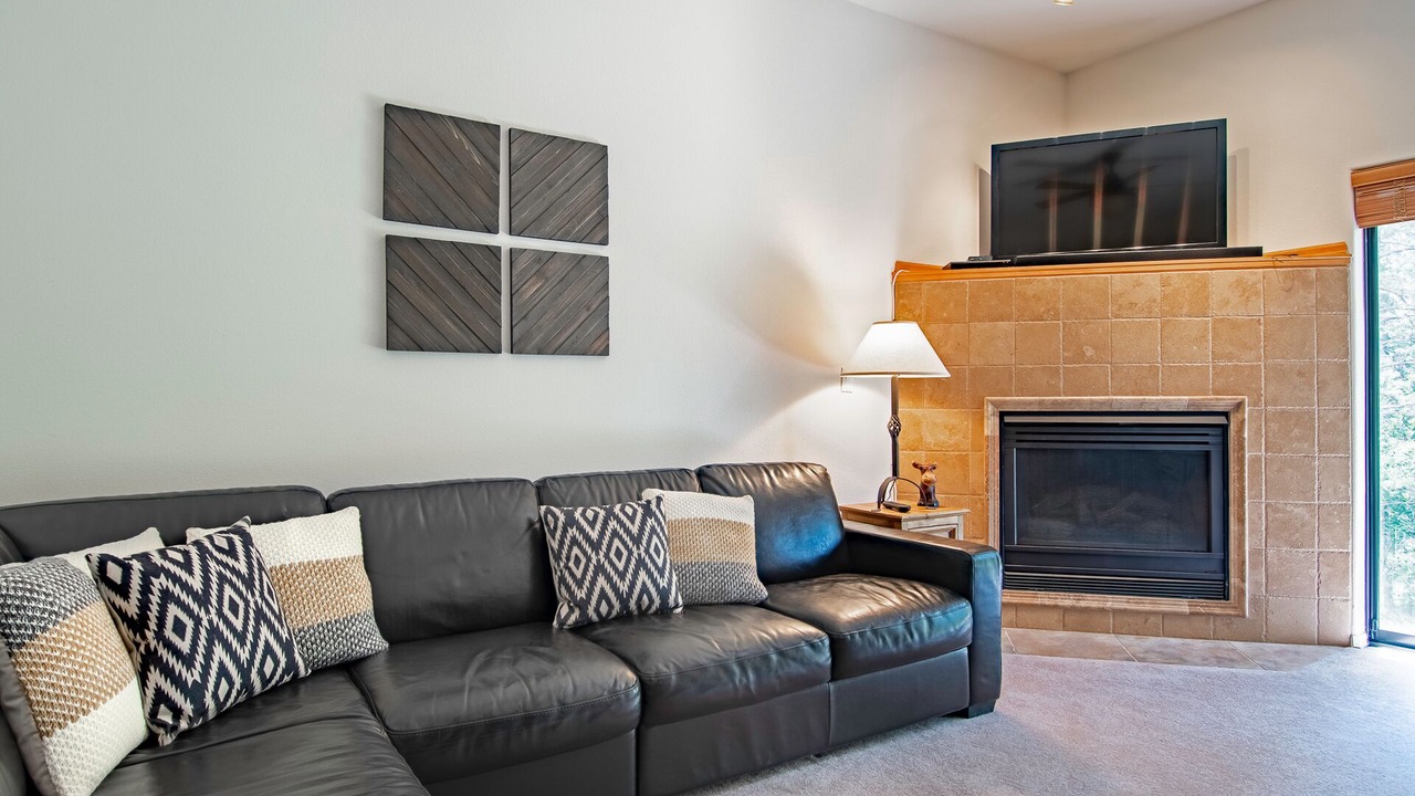 Photo of Livingroom in Peak 8