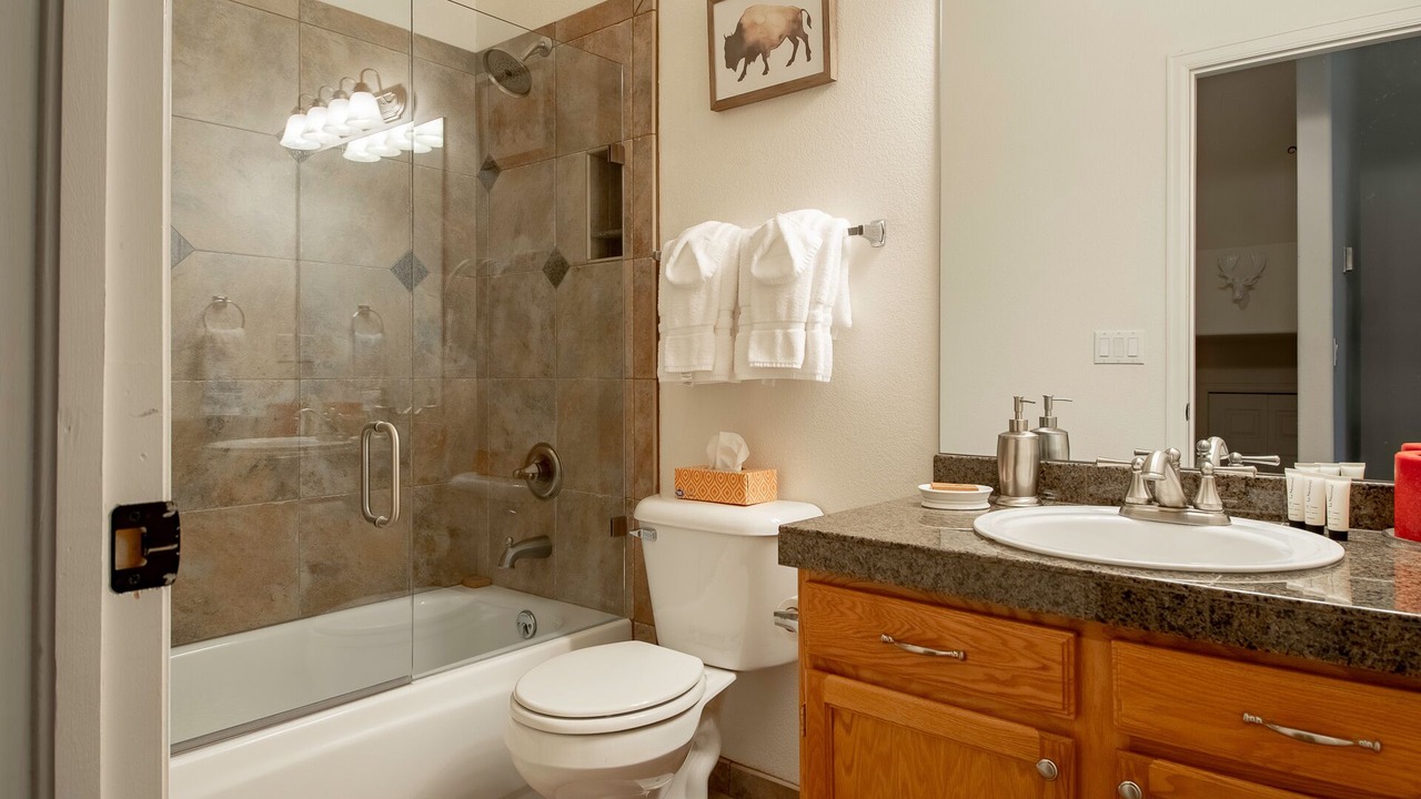 Photo of Bathroom in Peak 8