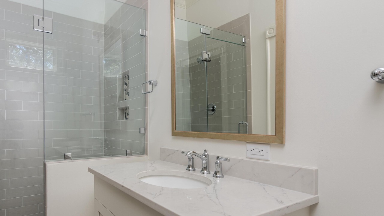 Photo of Bathroom in Vanderhorst Plantation
