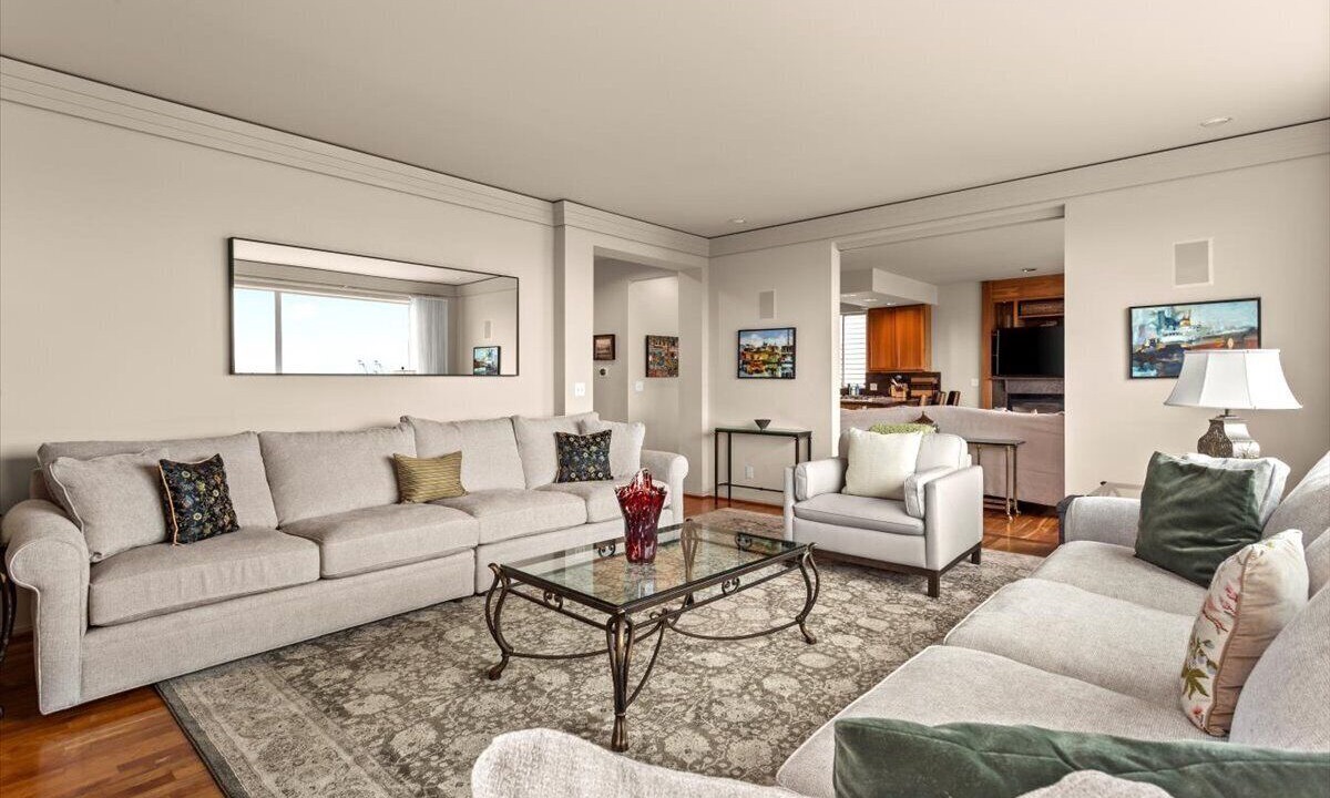 Photo of Livingroom in North Admiral