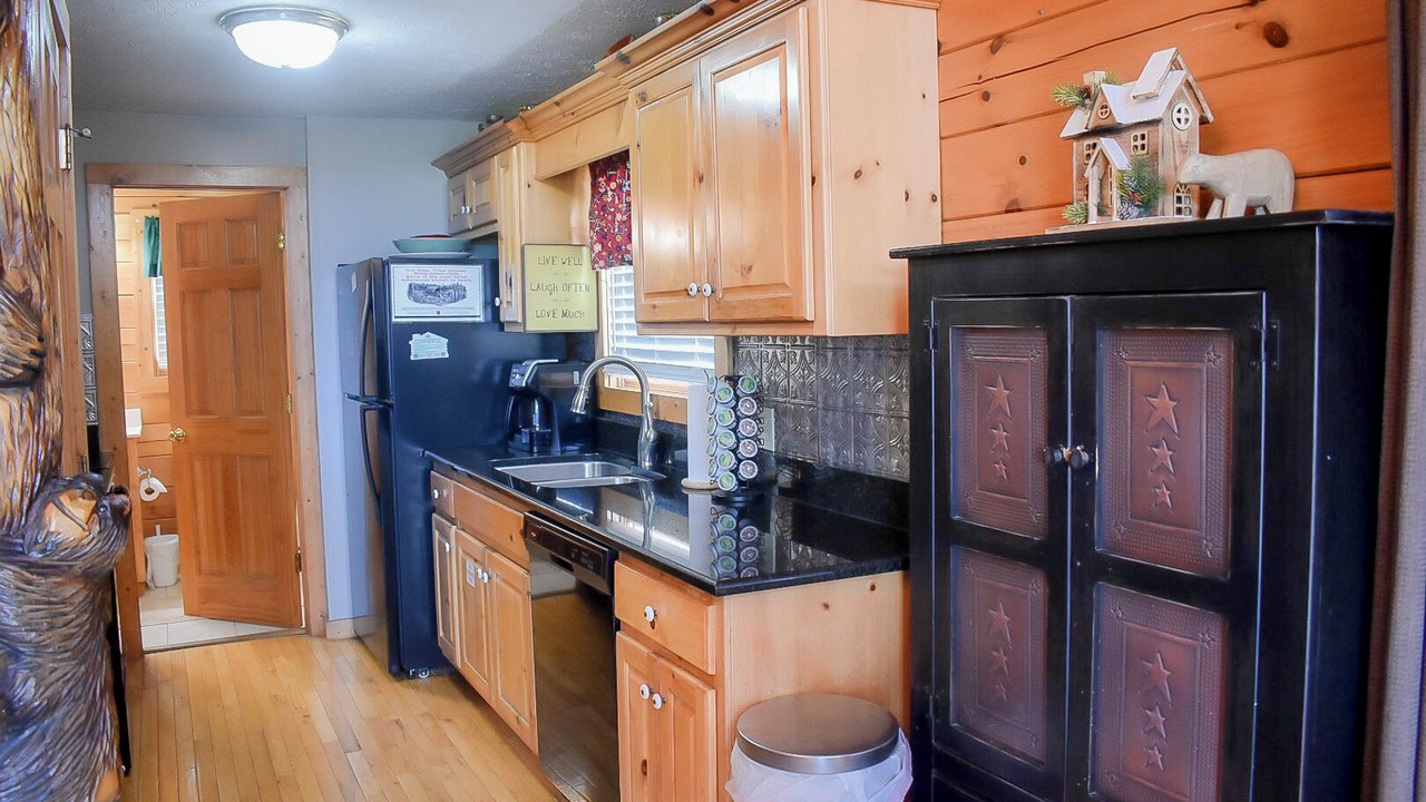 Photo of Kitchen in Black Bear Falls