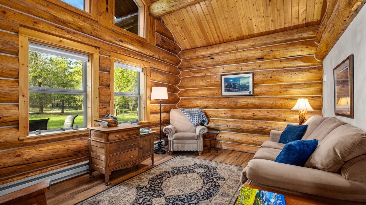 Photo of Livingroom in West Glacier
